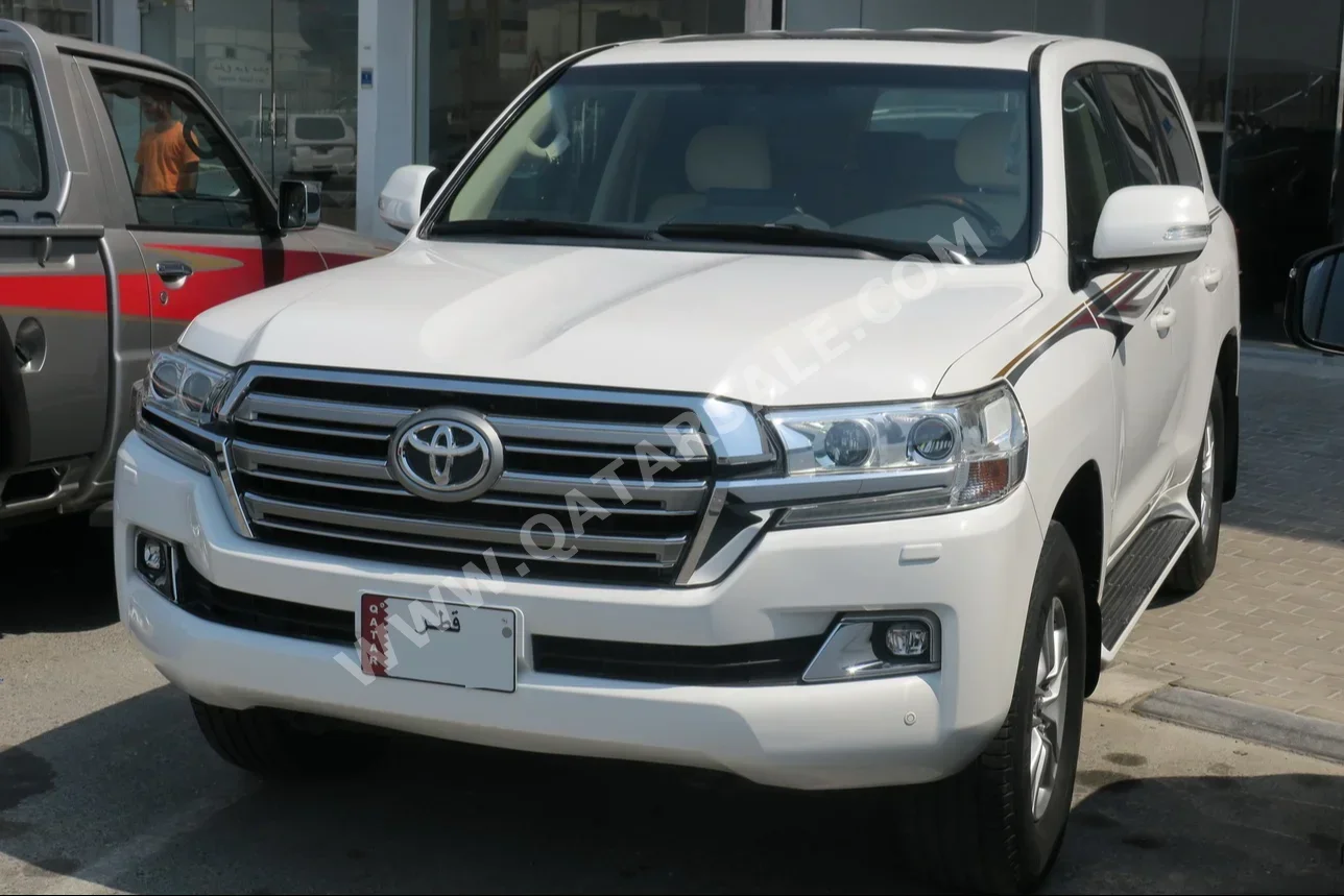 Toyota  Land Cruiser  GXR  2017  Automatic  190,000 Km  6 Cylinder  Four Wheel Drive (4WD)  SUV  White