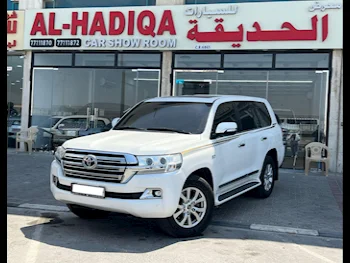 Toyota  Land Cruiser  VXR  2019  Automatic  171,000 Km  8 Cylinder  Four Wheel Drive (4WD)  SUV  White