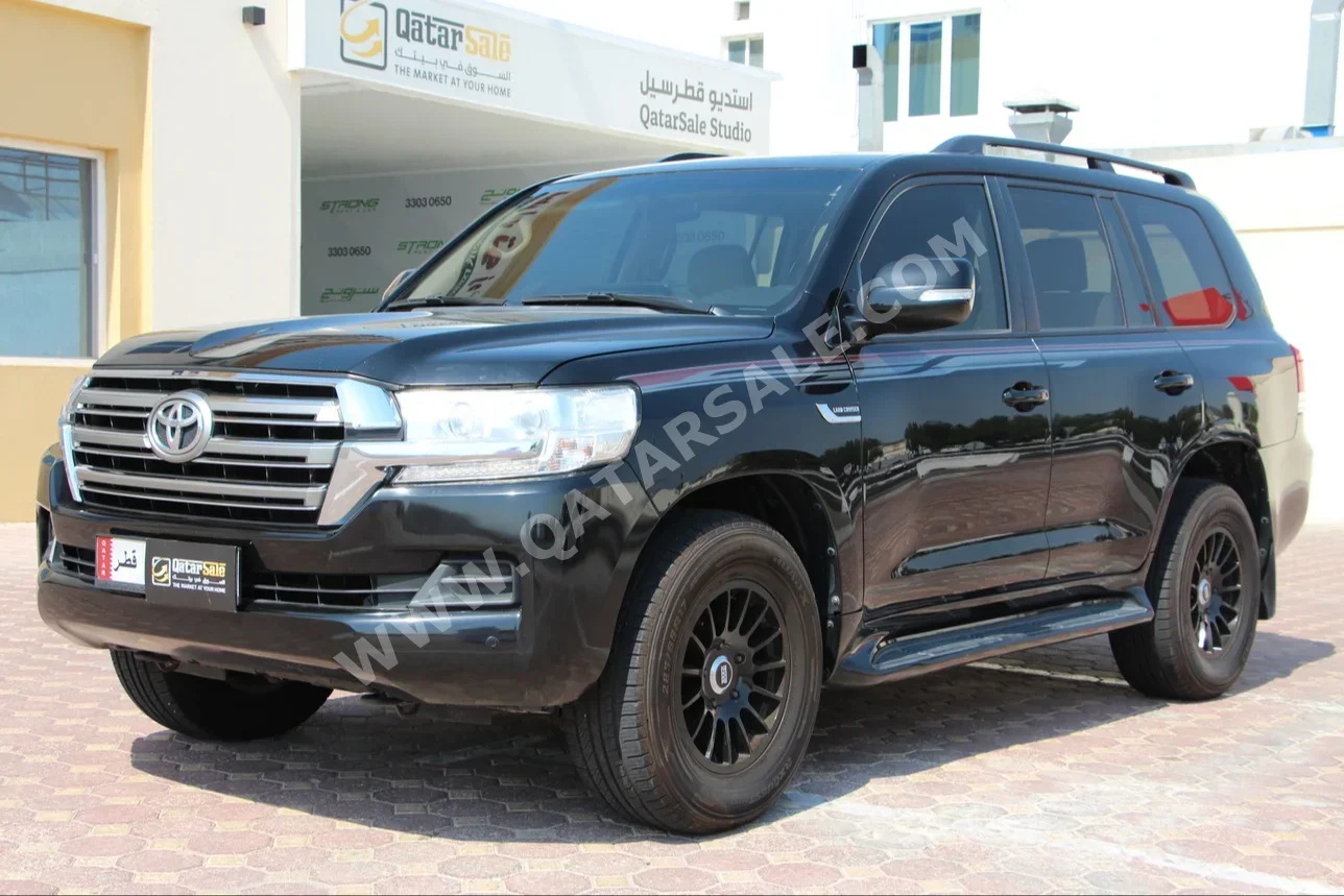  Toyota  Land Cruiser  GX  2017  Automatic  235,000 Km  6 Cylinder  Four Wheel Drive (4WD)  SUV  Black  With Warranty