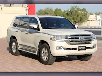 Toyota  Land Cruiser  VXR  2016  Automatic  258,000 Km  8 Cylinder  Four Wheel Drive (4WD)  SUV  Pearl