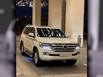 Toyota  Land Cruiser  VXR White Edition  2018  Automatic  250,000 Km  8 Cylinder  Four Wheel Drive (4WD)  SUV  White