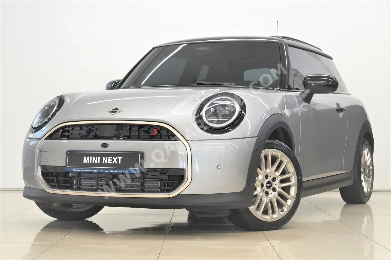 Mini  Cooper  S  2025  Automatic  71 Km  4 Cylinder  Front Wheel Drive (FWD)  Hatchback  Silver  With Warranty