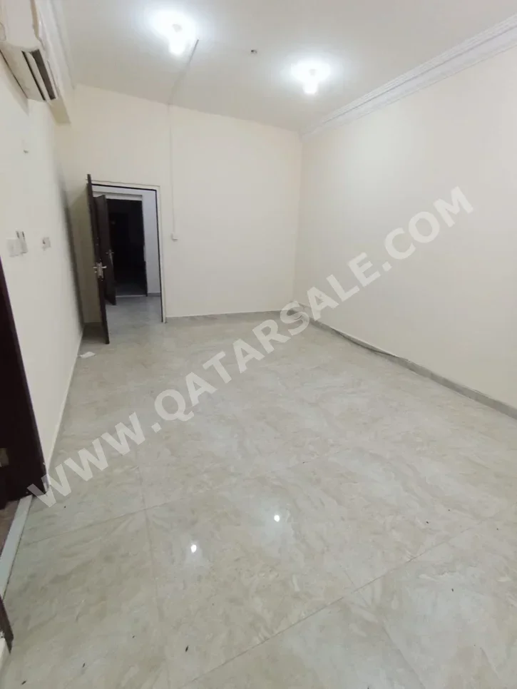 1 Bedrooms  Studio  in Al Wakrah -  Al Wukair  Not Furnished