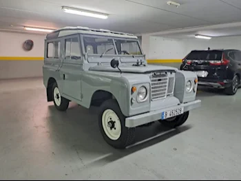 Land Rover  Defender  1975  Manual  55,000 Km  4 Cylinder  Four Wheel Drive (4WD)  Classic  Gray