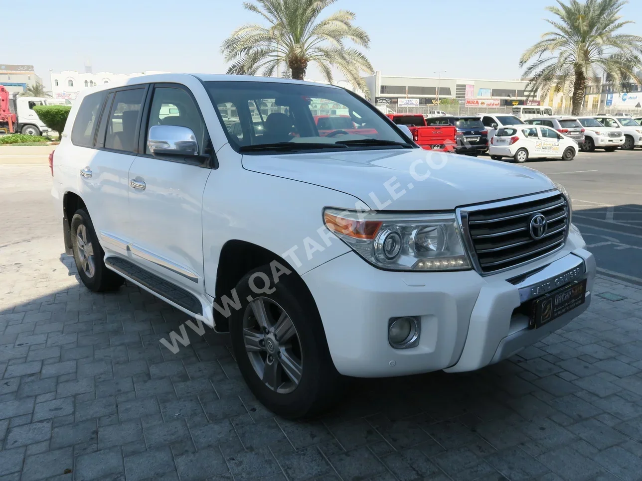 Toyota  Land Cruiser  GXR  2015  Automatic  370,000 Km  8 Cylinder  Four Wheel Drive (4WD)  SUV  White