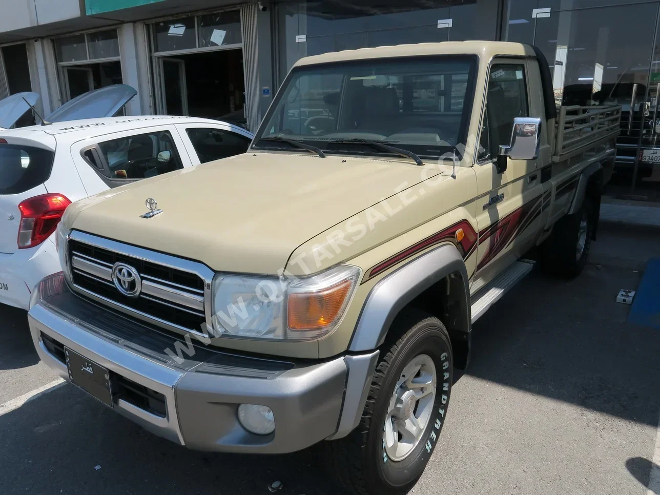 Toyota  Land Cruiser  LX  2012  Manual  80,000 Km  6 Cylinder  Four Wheel Drive (4WD)  Pick Up  Beige