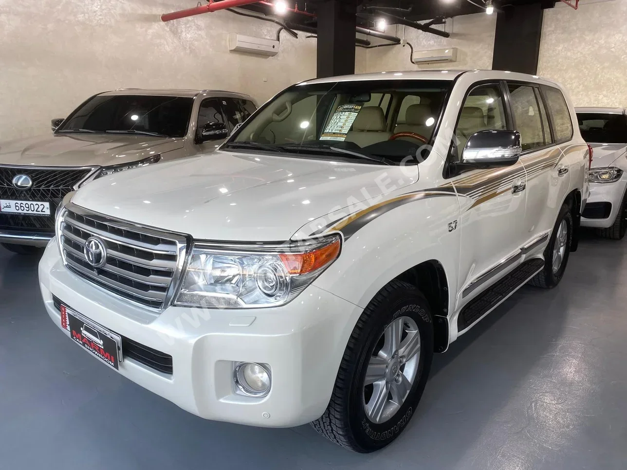 Toyota  Land Cruiser  VXR  2015  Automatic  270,000 Km  8 Cylinder  Four Wheel Drive (4WD)  SUV  White