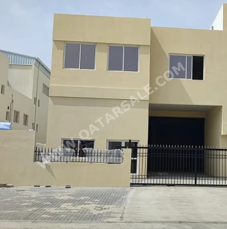 Warehouses & Stores - Al Wakrah  - Al Wukair  -Area Size: 549 Square Meter