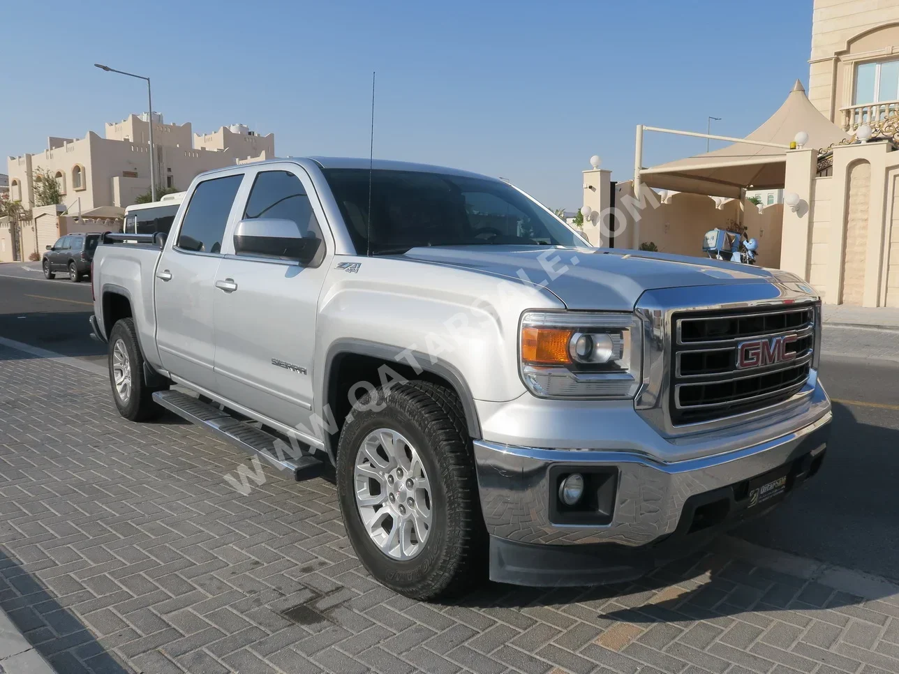 GMC  Sierra  Z71  2014  Automatic  230,000 Km  8 Cylinder  Four Wheel Drive (4WD)  Pick Up  Silver