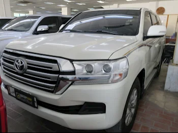 Toyota  Land Cruiser  GXR  2018  Automatic  160,000 Km  6 Cylinder  Four Wheel Drive (4WD)  SUV  White