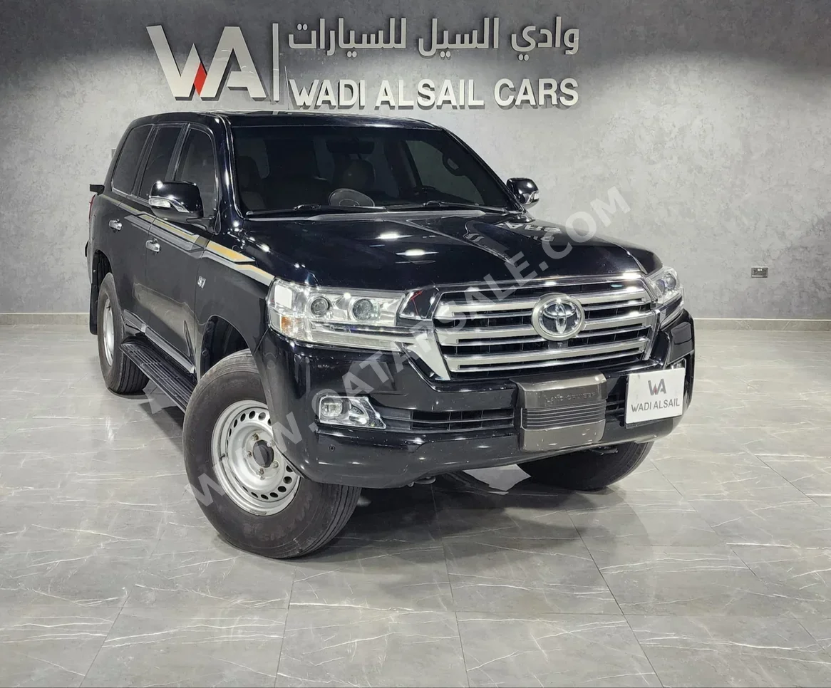 Toyota  Land Cruiser  VXR  2018  Automatic  251,000 Km  8 Cylinder  Four Wheel Drive (4WD)  SUV  Black