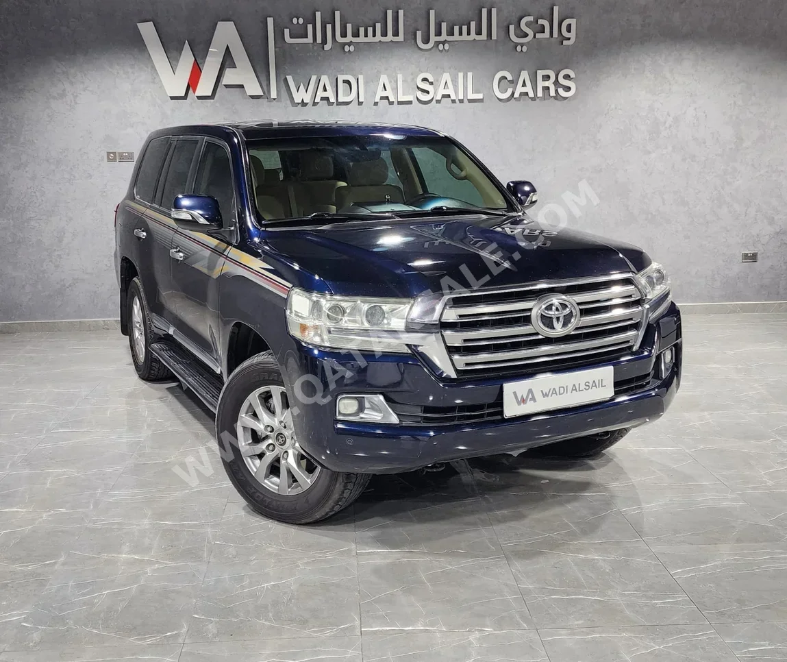 Toyota  Land Cruiser  GXR  2016  Automatic  118,000 Km  8 Cylinder  Four Wheel Drive (4WD)  SUV  Blue