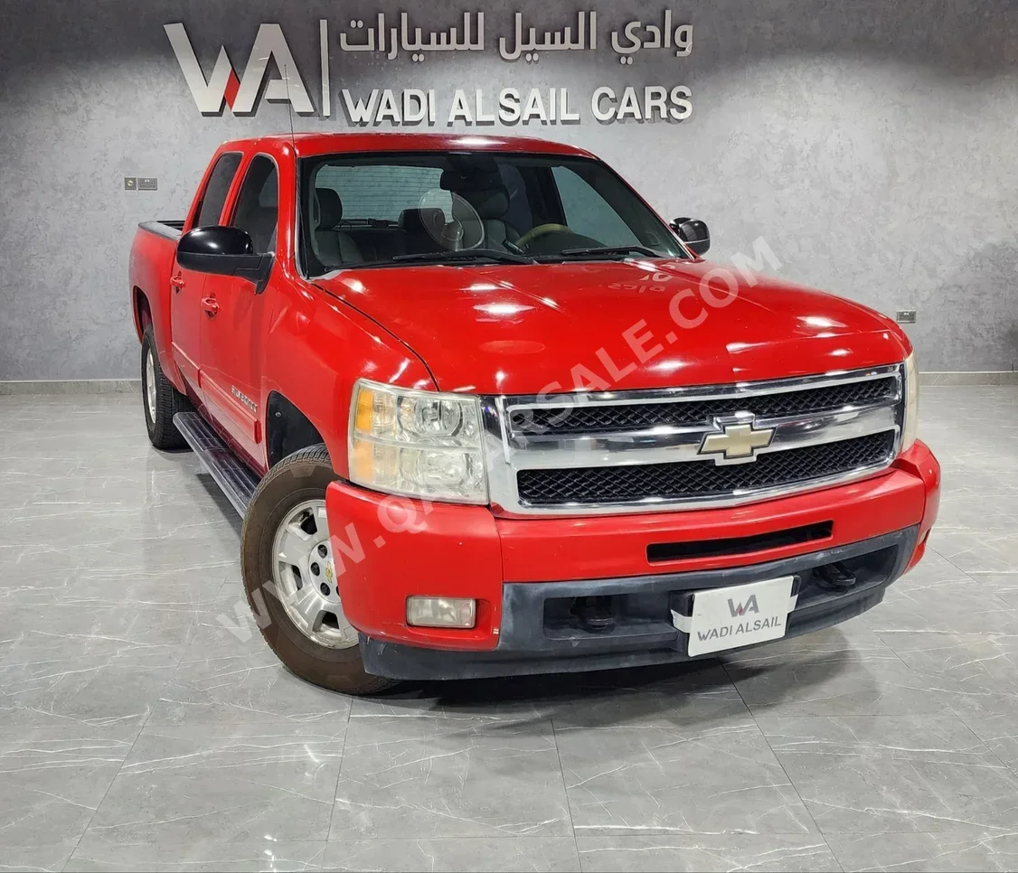 Chevrolet  Silverado  LTZ  2011  Automatic  154,000 Km  8 Cylinder  Four Wheel Drive (4WD)  Pick Up  Red