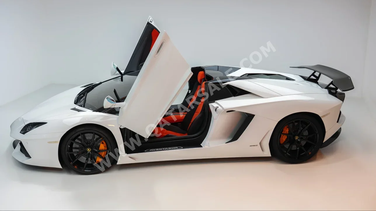 Lamborghini  Aventador  Roadster  2015  Automatic  21,000 Km  12 Cylinder  Rear Wheel Drive (RWD)  Convertible  White  With Warranty