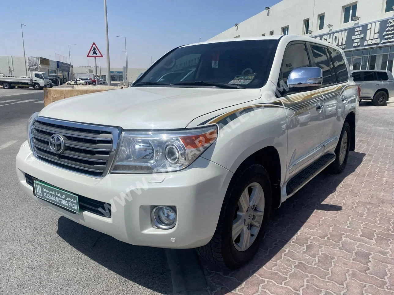 Toyota  Land Cruiser  VXR  2014  Automatic  472,000 Km  8 Cylinder  Four Wheel Drive (4WD)  SUV  White