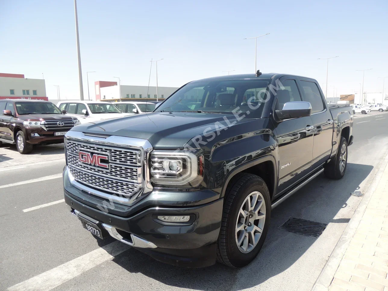 GMC  Sierra  Denali  2017  Automatic  128,000 Km  8 Cylinder  Four Wheel Drive (4WD)  Pick Up  Gray