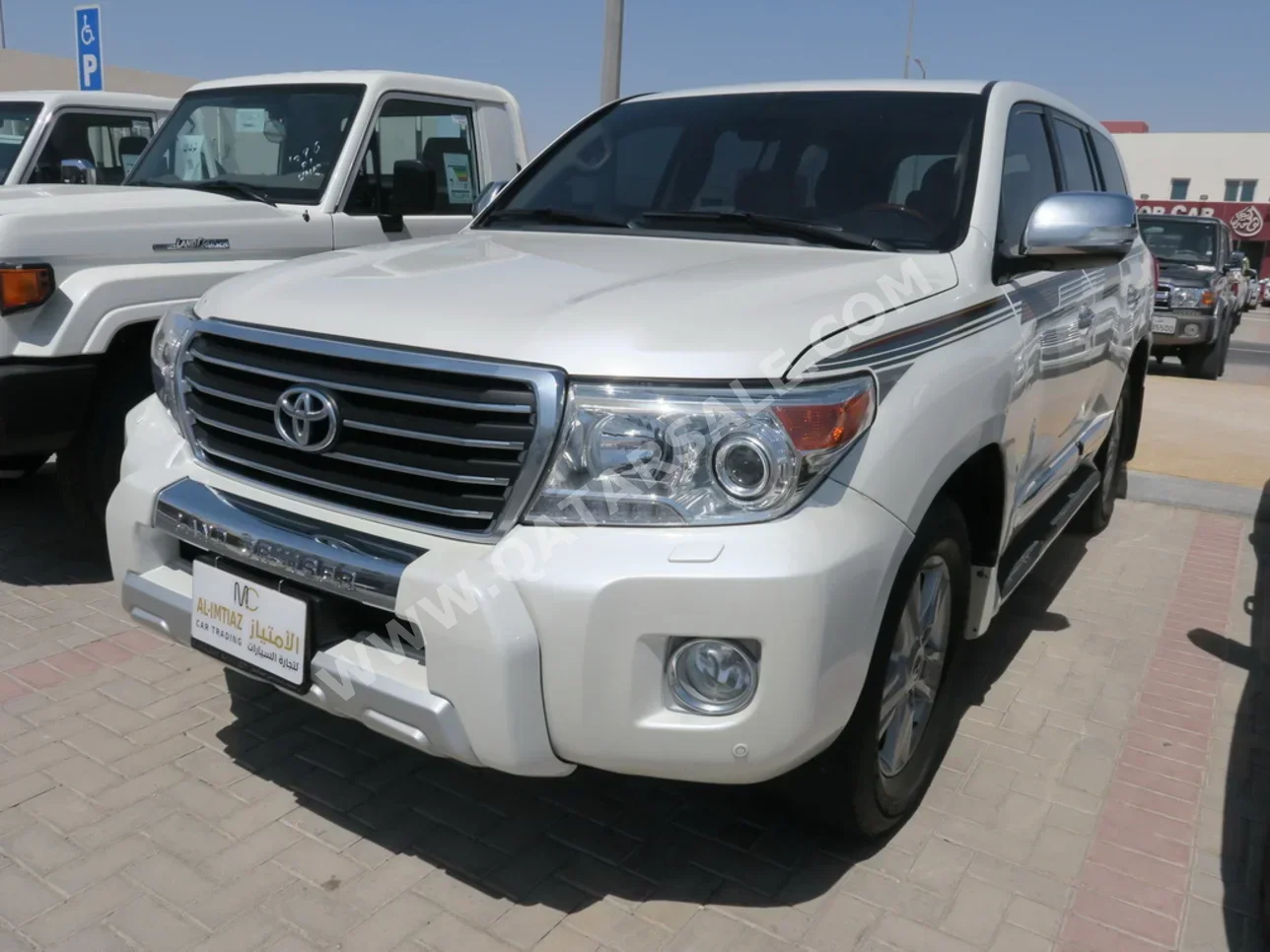 Toyota  Land Cruiser  GXR  2014  Automatic  230,000 Km  8 Cylinder  Four Wheel Drive (4WD)  SUV  Silver