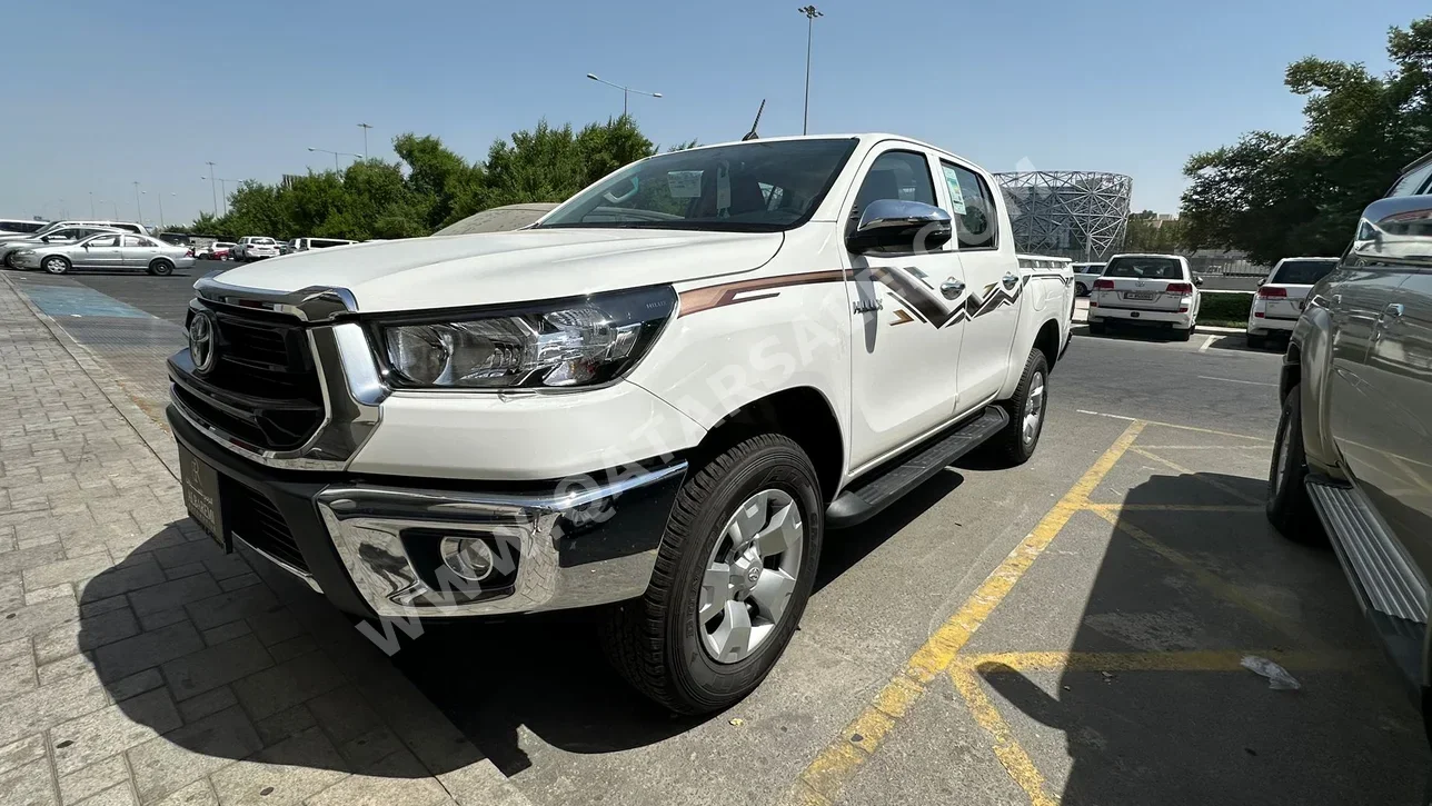 Toyota  Hilux  2024  Automatic  0 Km  4 Cylinder  Four Wheel Drive (4WD)  Pick Up  White  With Warranty