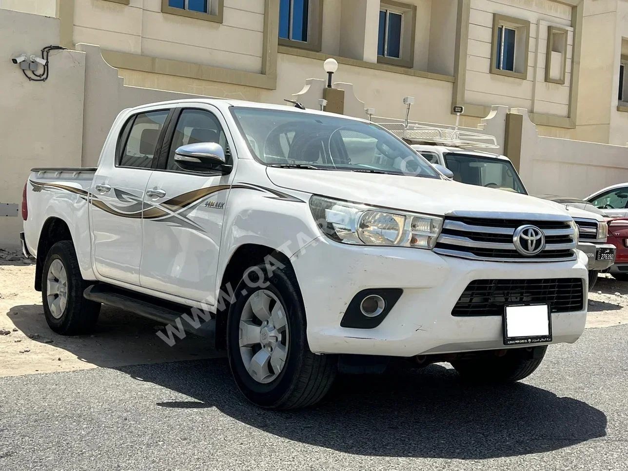 Toyota  Hilux  2017  Manual  182,000 Km  4 Cylinder  Four Wheel Drive (4WD)  Pick Up  White