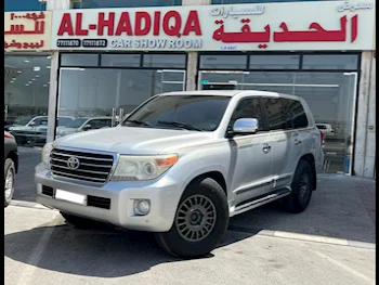 Toyota  Land Cruiser  GXR  2014  Automatic  366,000 Km  8 Cylinder  Four Wheel Drive (4WD)  SUV  Silver