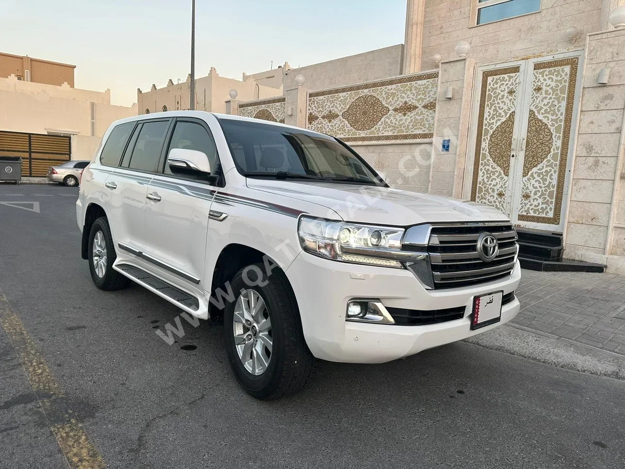 Toyota  Land Cruiser  GXR  2020  Automatic  165,000 Km  8 Cylinder  Four Wheel Drive (4WD)  SUV  White