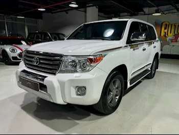 Toyota  Land Cruiser  GXR  2015  Automatic  205,000 Km  8 Cylinder  Four Wheel Drive (4WD)  SUV  White  With Warranty