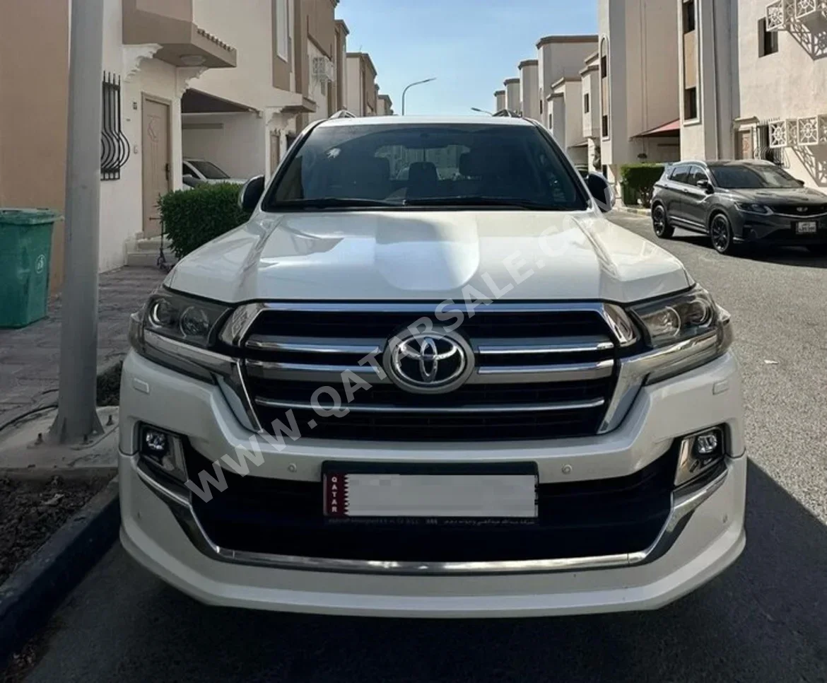 Toyota  Land Cruiser  GXR- Grand Touring  2019  Automatic  97,000 Km  6 Cylinder  Four Wheel Drive (4WD)  SUV  White