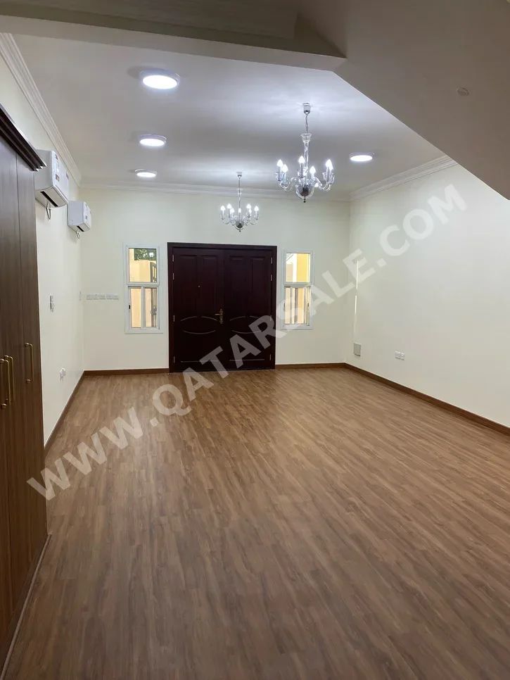 Family Residential  - Not Furnished  - Al Rayyan  - Ain Khaled  - 6 Bedrooms