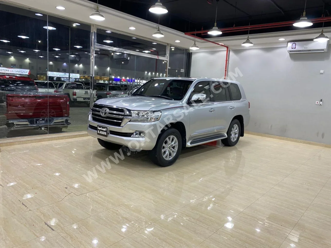 Toyota  Land Cruiser  GXR  2019  Automatic  118,000 Km  8 Cylinder  Four Wheel Drive (4WD)  SUV  Silver