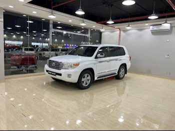 Toyota  Land Cruiser  VXR  2013  Automatic  358,000 Km  8 Cylinder  Four Wheel Drive (4WD)  SUV  White