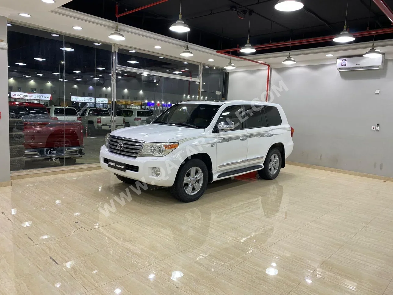 Toyota  Land Cruiser  VXR  2013  Automatic  358,000 Km  8 Cylinder  Four Wheel Drive (4WD)  SUV  White