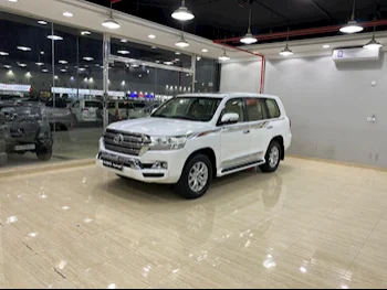 Toyota  Land Cruiser  GXR  2017  Automatic  315,000 Km  8 Cylinder  Four Wheel Drive (4WD)  SUV  White