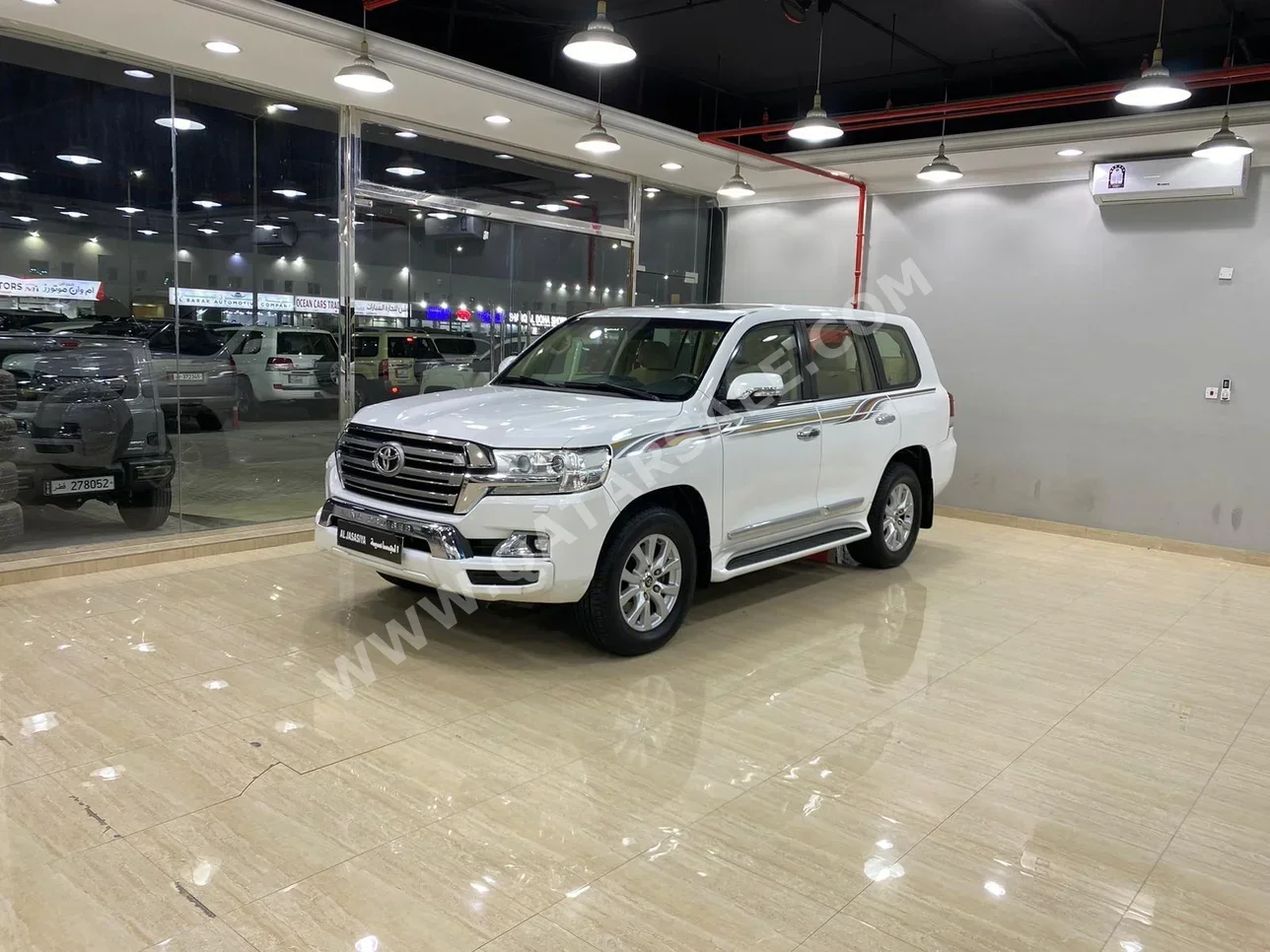 Toyota  Land Cruiser  GXR  2017  Automatic  315,000 Km  8 Cylinder  Four Wheel Drive (4WD)  SUV  White