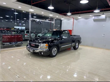 GMC  Sierra  1500  2000  Automatic  245,000 Km  8 Cylinder  Four Wheel Drive (4WD)  Pick Up  Black