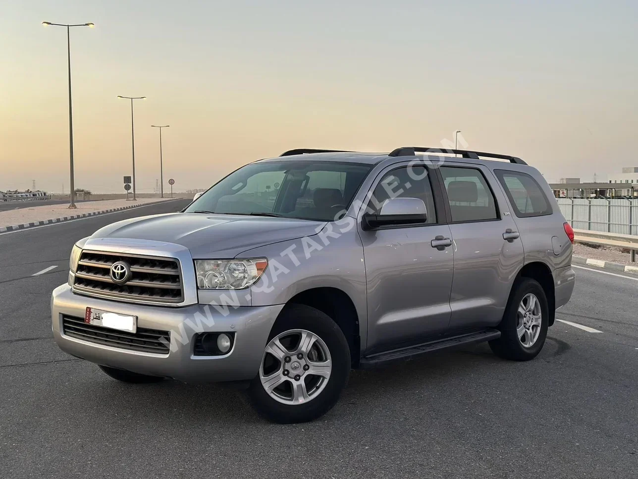 Toyota  Sequoia  2013  Automatic  129,000 Km  8 Cylinder  Four Wheel Drive (4WD)  SUV  Silver