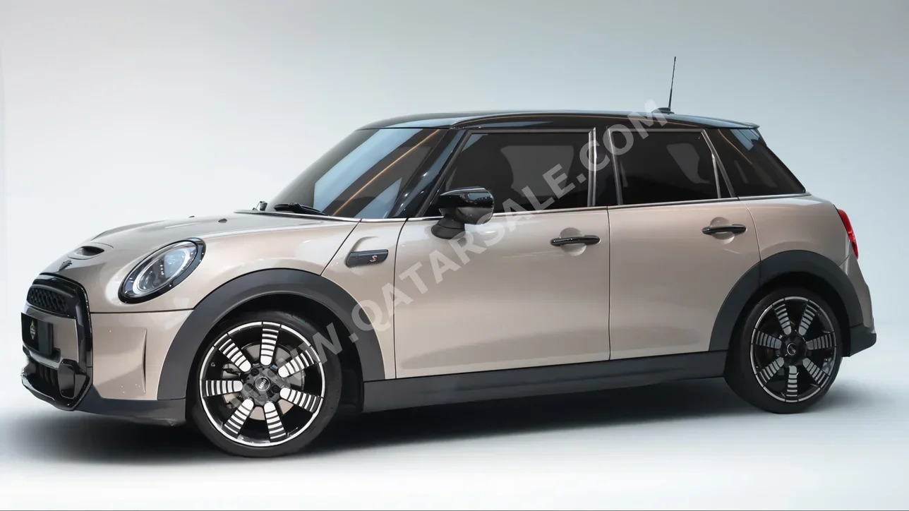 Mini  Cooper  S  2022  Automatic  22٬000 Km  4 Cylinder  Front Wheel Drive (FWD)  Hatchback  Gray  With Warranty