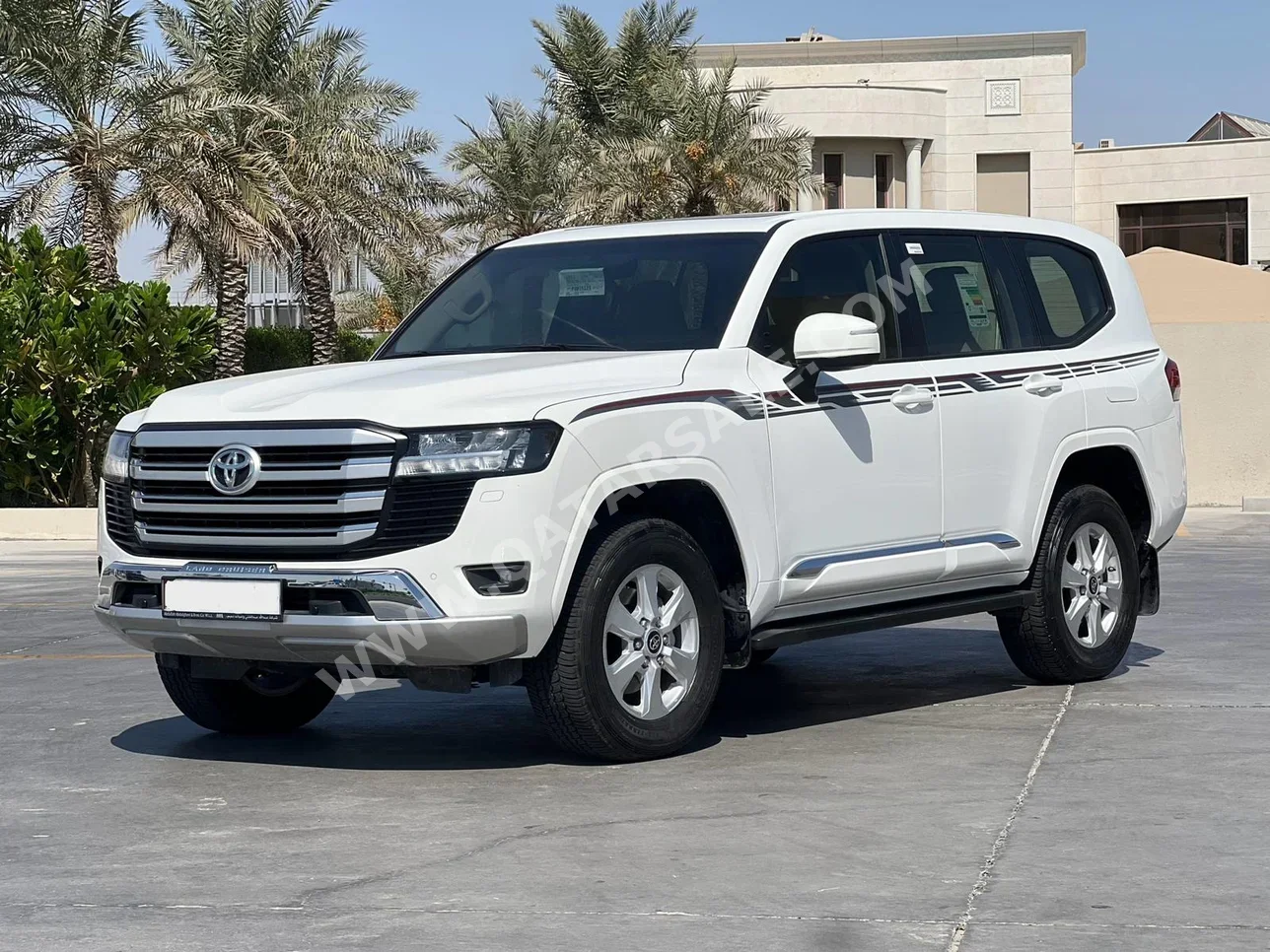 Toyota  Land Cruiser  GXR  2023  Automatic  6٬000 Km  6 Cylinder  Four Wheel Drive (4WD)  SUV  White