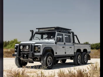 Land Rover  Defender  2000  Automatic  999,999 Km  6 Cylinder  Four Wheel Drive (4WD)  SUV  White