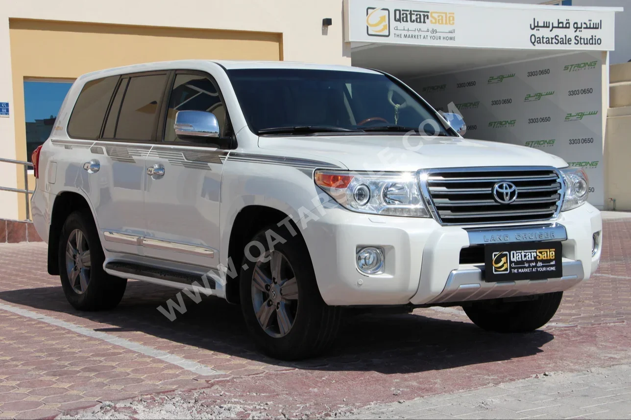 Toyota  Land Cruiser  GXR  2015  Automatic  177,000 Km  8 Cylinder  Four Wheel Drive (4WD)  SUV  Pearl