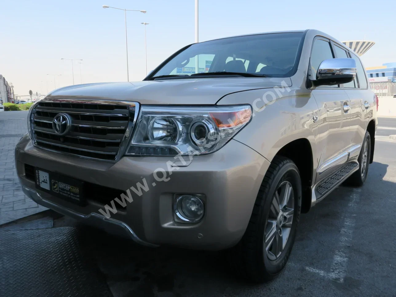 Toyota  Land Cruiser  VXR  2015  Automatic  343,000 Km  8 Cylinder  Four Wheel Drive (4WD)  SUV  Gold