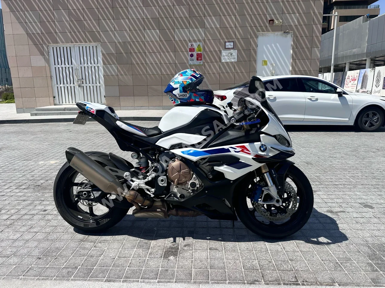 BMW S1000 RR Color White Sportbike 2022 For Sale in Qatar