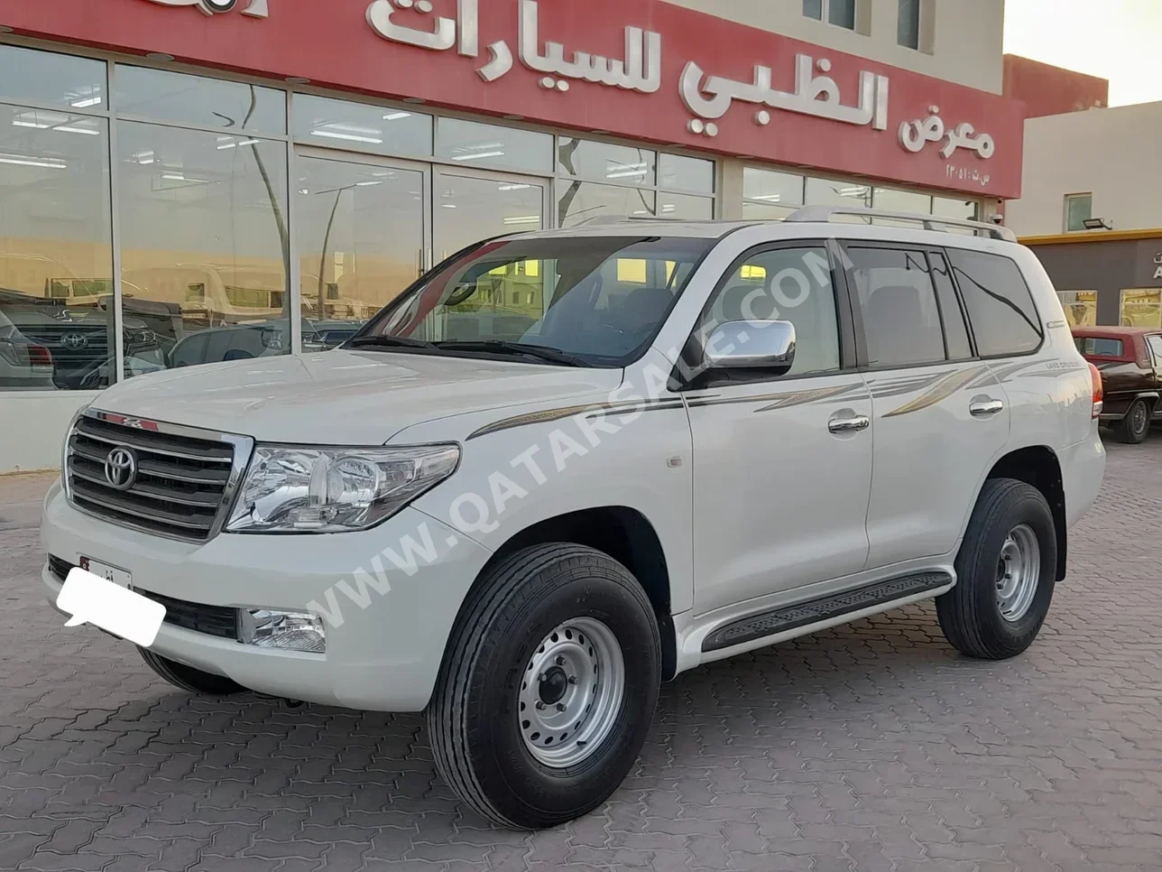 Toyota  Land Cruiser  GXR  2010  Automatic  265,000 Km  8 Cylinder  Four Wheel Drive (4WD)  SUV  White