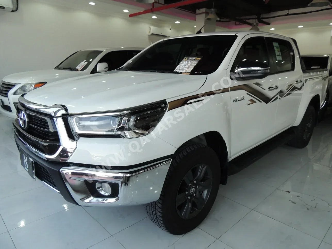 Toyota  Hilux  SR5  2024  Automatic  18,000 Km  4 Cylinder  Four Wheel Drive (4WD)  Pick Up  White  With Warranty