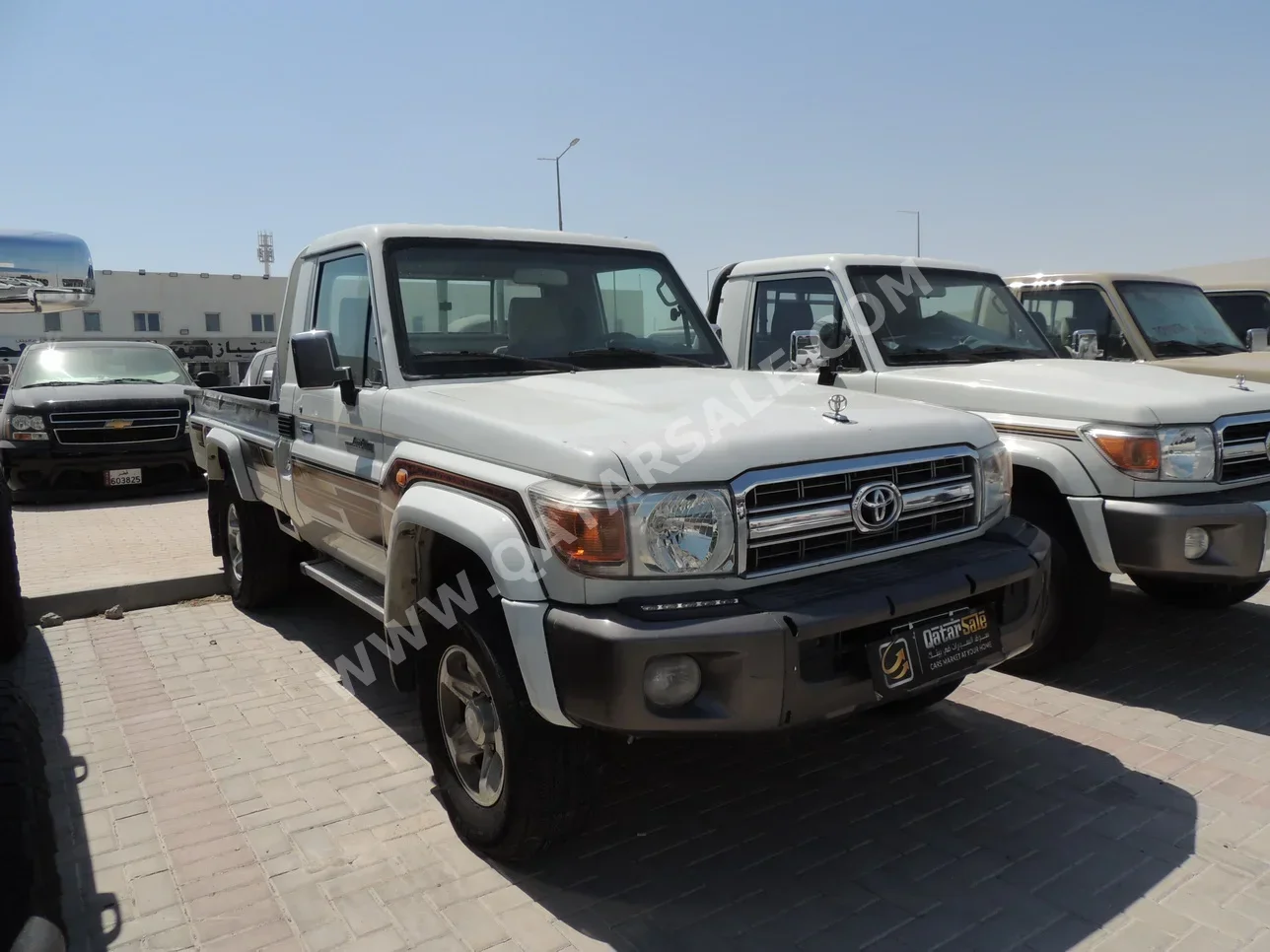 Toyota  Land Cruiser  LX  2013  Manual  360,000 Km  6 Cylinder  Four Wheel Drive (4WD)  Pick Up  White