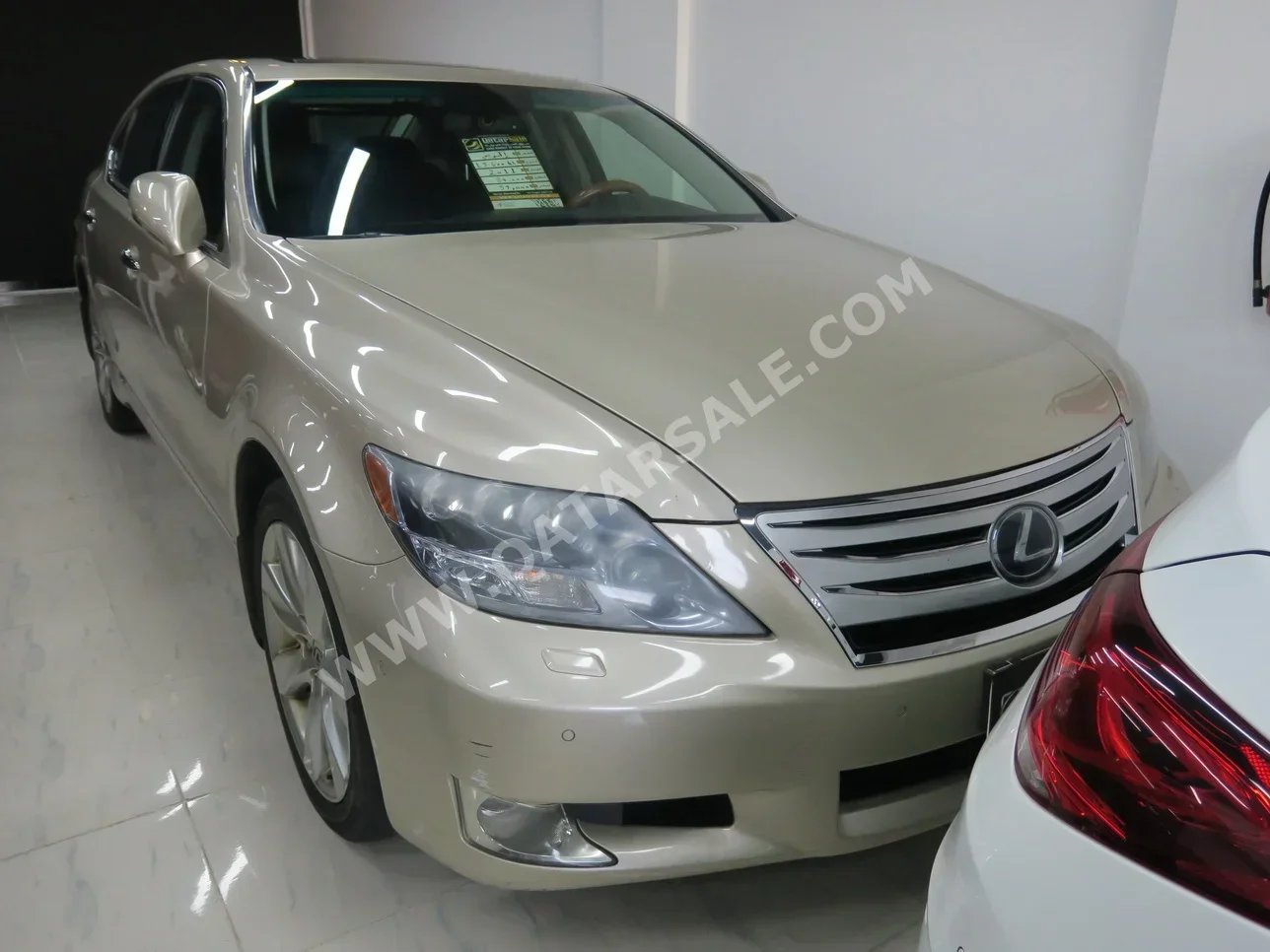 Lexus  LS  600 HL  2011  Automatic  84,000 Km  8 Cylinder  Rear Wheel Drive (RWD)  Sedan  Gold