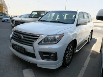 Lexus  LX  570  2012  Automatic  317,000 Km  8 Cylinder  Four Wheel Drive (4WD)  SUV  White