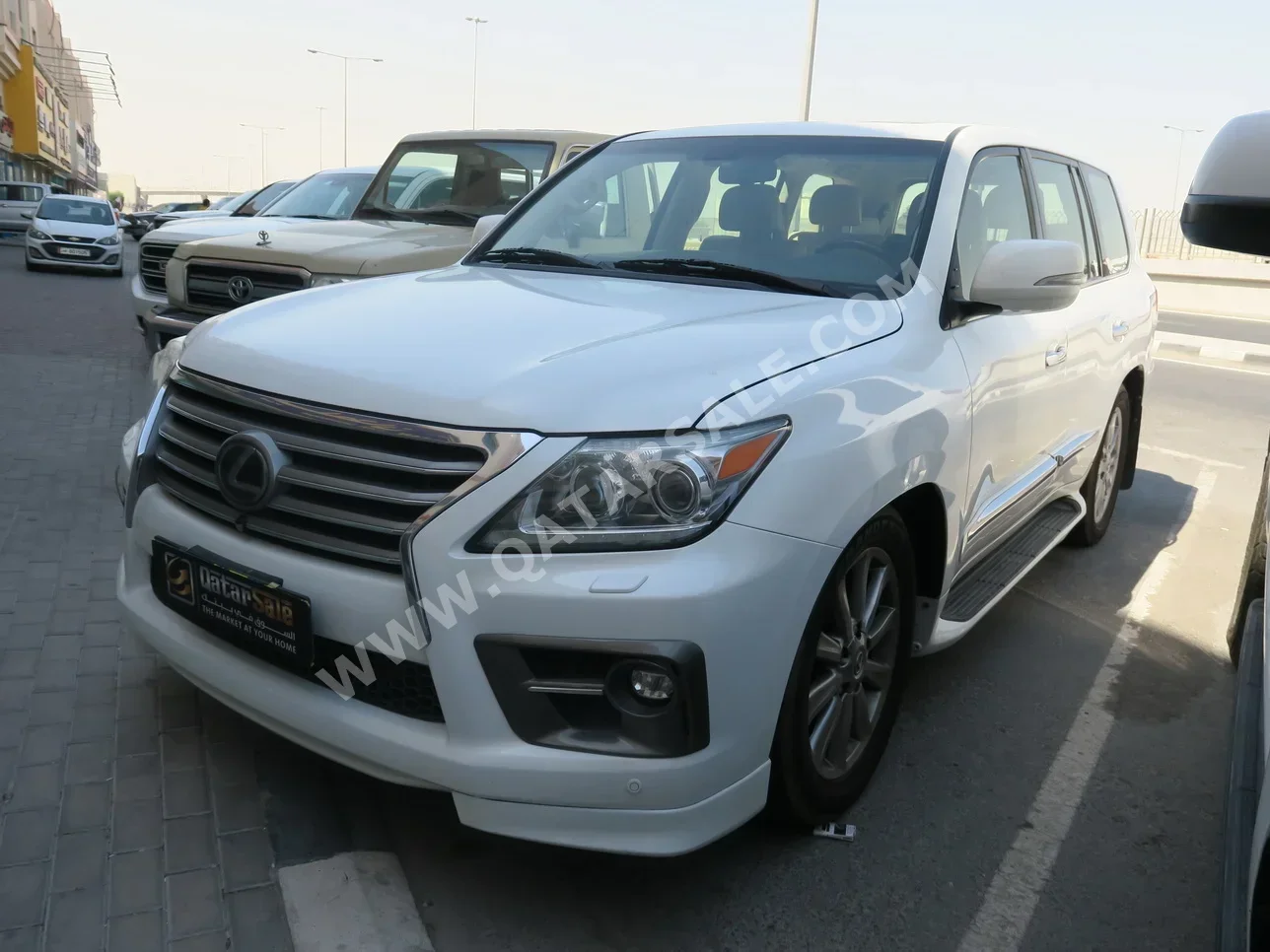 Lexus  LX  570  2012  Automatic  317,000 Km  8 Cylinder  Four Wheel Drive (4WD)  SUV  White