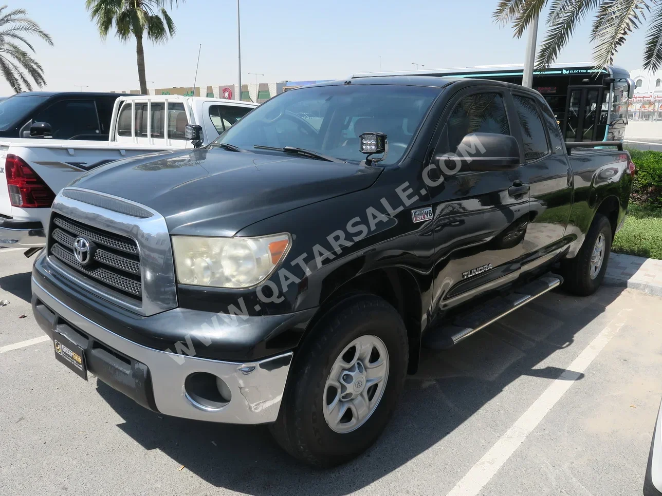 Toyota  Tundra  2008  Automatic  260,000 Km  8 Cylinder  Four Wheel Drive (4WD)  Pick Up  Black