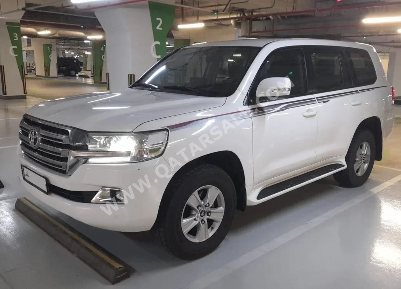 Toyota  Land Cruiser  GXR  2021  Automatic  174٬500 Km  6 Cylinder  Four Wheel Drive (4WD)  SUV  White