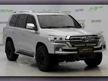  Toyota  Land Cruiser  VXR  2017  Automatic  174,000 Km  8 Cylinder  Four Wheel Drive (4WD)  SUV  Silver  With Warranty